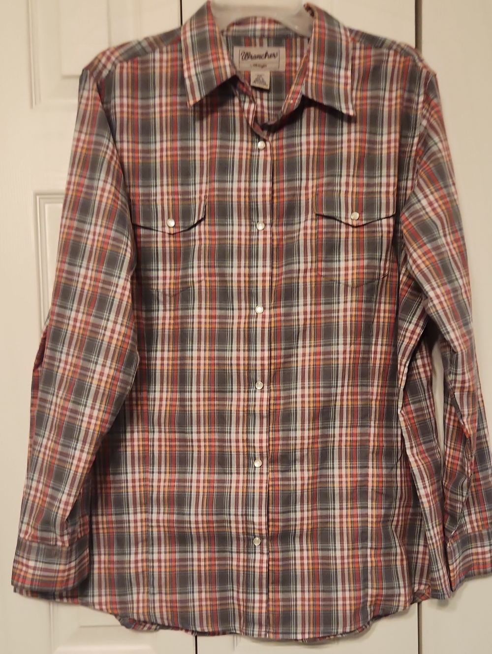 Wrangler Wrancher Woen's Melon Pink and Gray Plaid Pearl Button-Up Shirt